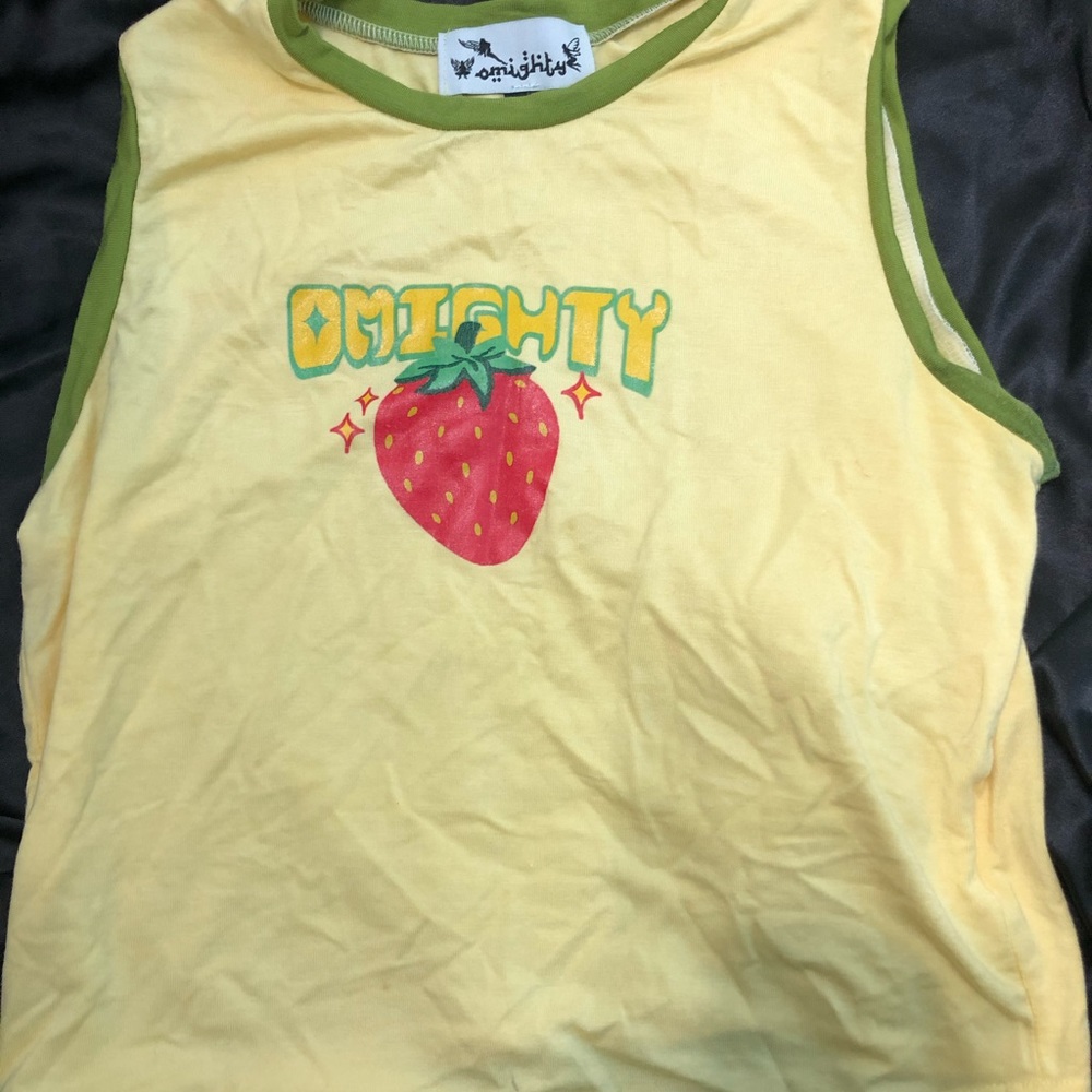 OMIGHTY STRAWBERRY TANK TOP MEDIUM
